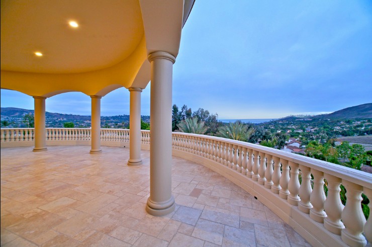 Amalfi Mansion - Column 2