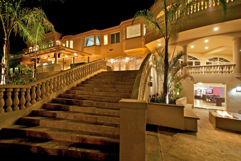 Amalfi Mansion - Column 2