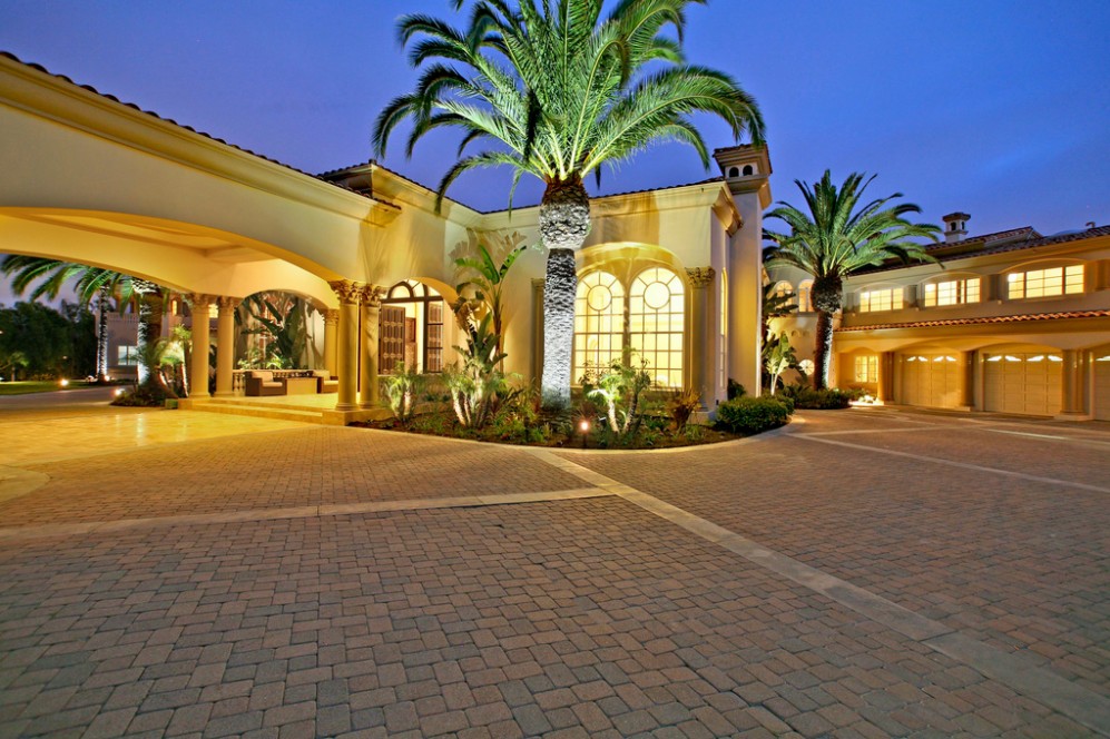 Amalfi Mansion - Column 2