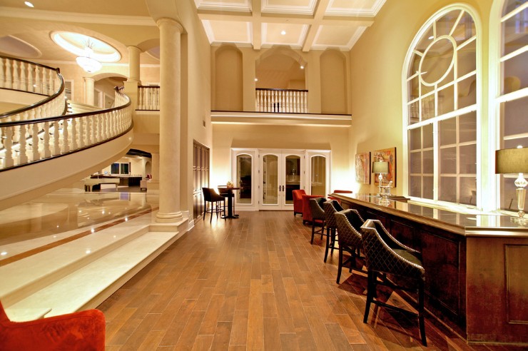 Amalfi Mansion - Column 1