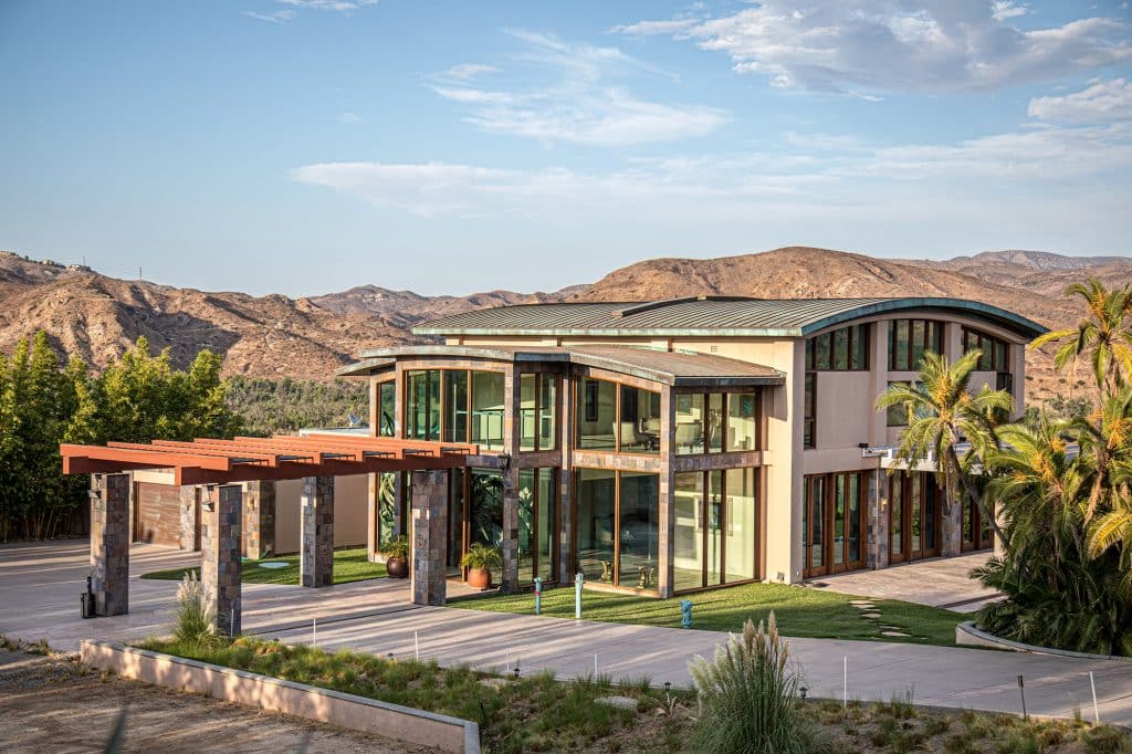 Villa Contempo - Column 2